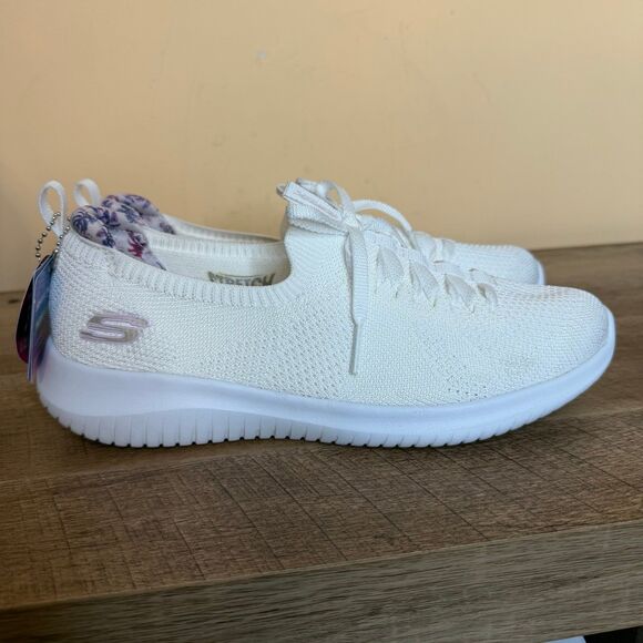 NWT Skechers women’s slip on memory foam shoes size 8.5 white - Picture 1 of 7